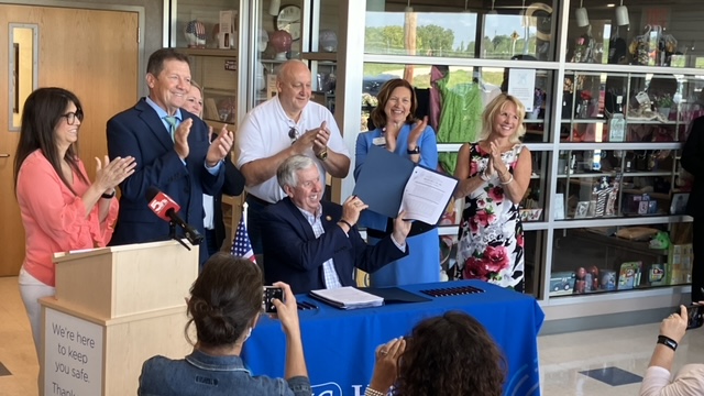 HB 402 Signing at Parkland Facility