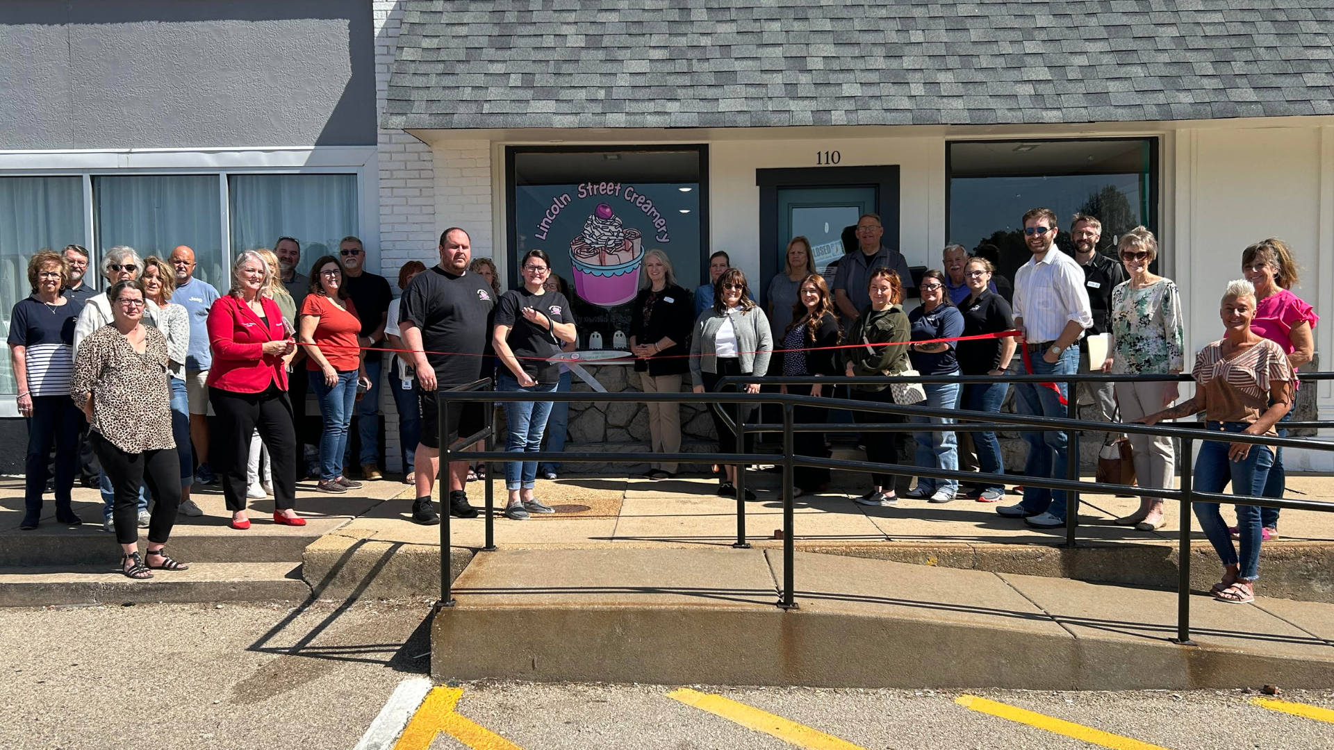 Ribbon Cutting for Creamery on Lincoln Street in Desloge